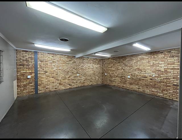 945M² WAREHOUSE TO LET IN BRENTWOOD PARK